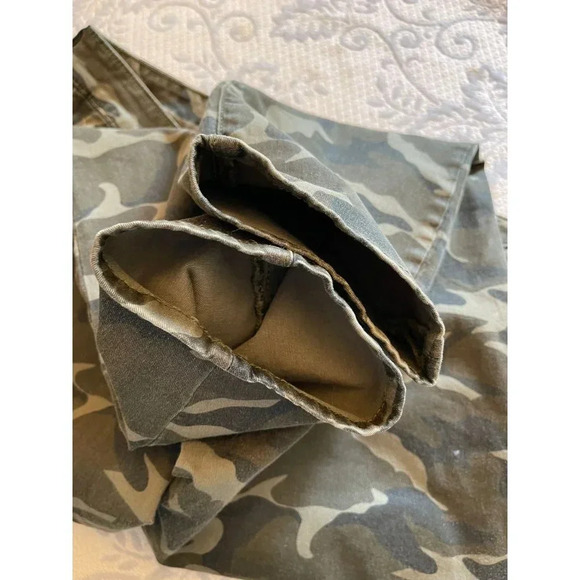 Torrid Womens Knee Length Stretch Skinny Crop Camouflage Pants Brown Sz L - Picture 8 of 13